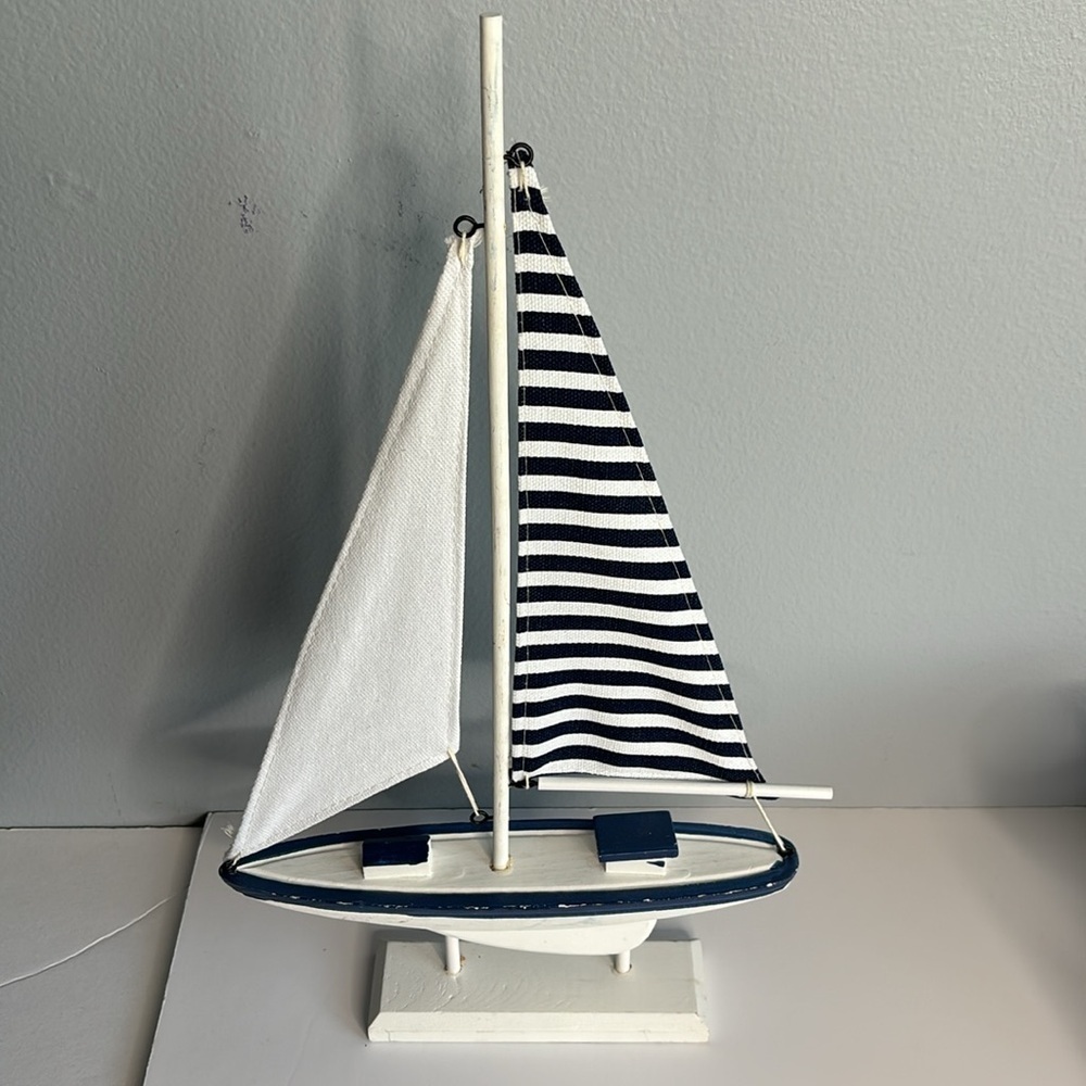 SAILBOAT, CANOE, BEACH CHAIRS NAUTICAL DECOR - Picture 3 of 7